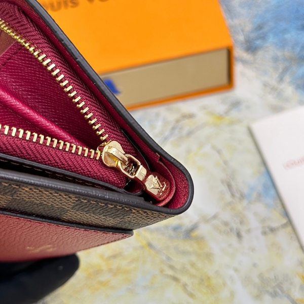 LVコピーウォレット着用イメージ